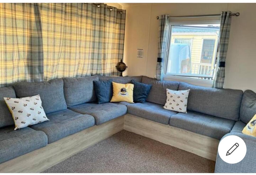 Campsite 8 Berth Caravan,pet Friendly. Merston