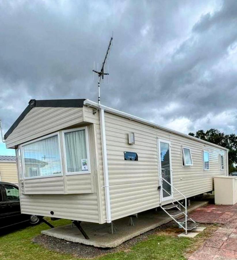 Campsite 8 Berth Caravan,pet Friendly.